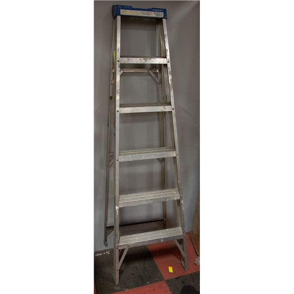 6 FOOT ALUMINUM LADDER