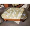 Image 2 : Tommy Bahama FootStool WIcker 31L x 16H