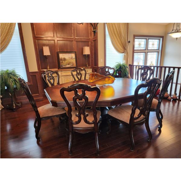 Stanley Furniture Company 8 Person Octagon Dining Table & Claw Foot