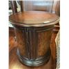 Image 1 : Stanley Furniture Round Side Table 27" x 29H