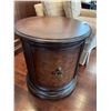Image 2 : Stanley Furniture Round Side Table 27" x 29H