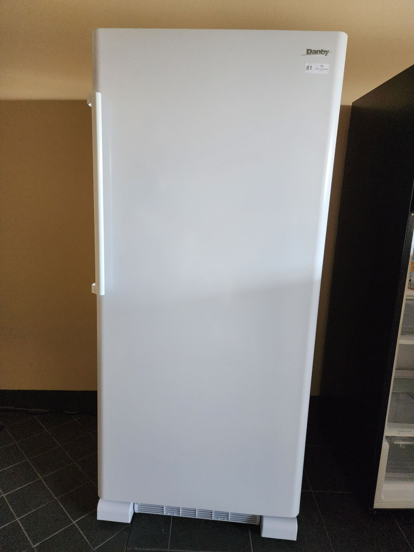 Danby Stand Up Freezer DUF167A4WDD 29.5W x 67H x 30D Beck Auctions Inc.