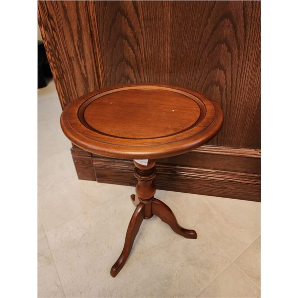 Tea Table 21.5H x 15W