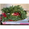 Image 1 : Large Garland & Berries Box 36L
