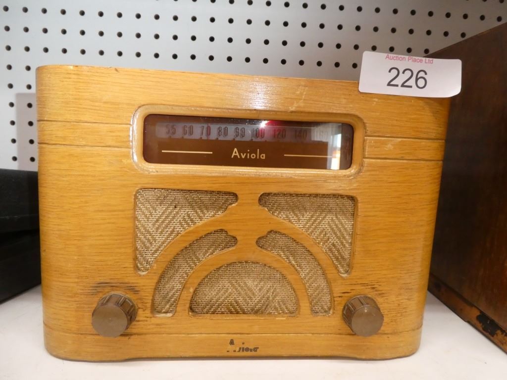 Aviola vintage radio- works