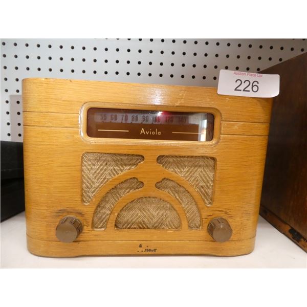 Aviola vintage radio- works