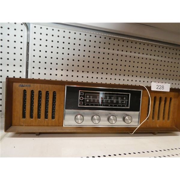 Strauss vintage radio