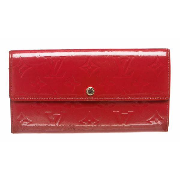 Louis Vuitton Framboise Vernis Monogram Sarah Wallet