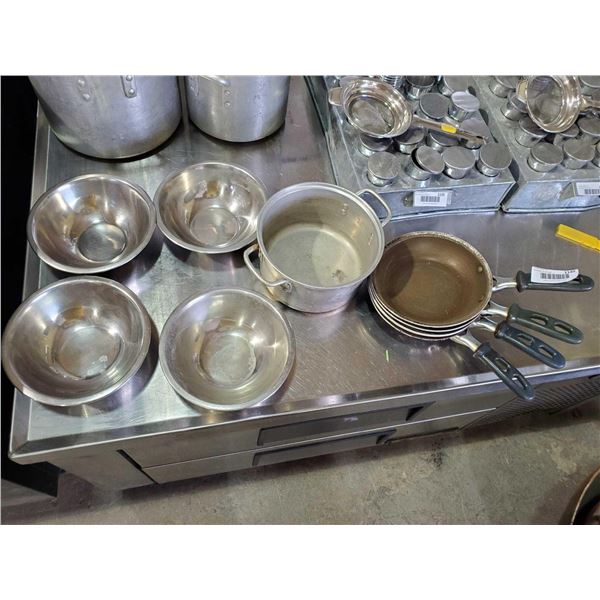 Lot of 4 Fry pans, pot and 4 bowls