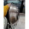 Image 2 : Large Commercial Colander 19 inch