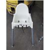 Image 2 : Lot of 4 plastic high chairs