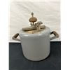 Image 1 : Vintage Pressure Cooker