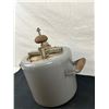 Image 2 : Vintage Pressure Cooker