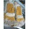 Image 3 : LG. SET OF BEADED MITTS W/FUR