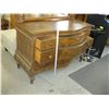 Image 2 : 5 DRAWER LG. TIGER PATTERN ANTIQUE DRESSER W/MIRROR