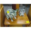 Image 1 : MATCHING PAIR OF PIGS