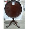 Image 1 : Vintage Tilt Top Wooden Table