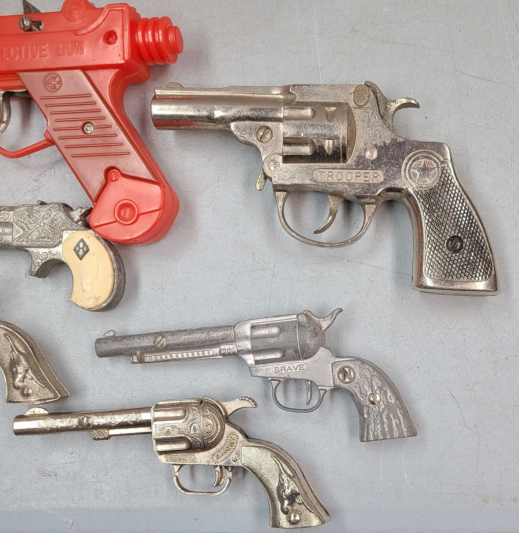 toy-gun-lot-cap-guns-plus-13-items-in-total-all-vintage-pre-1970