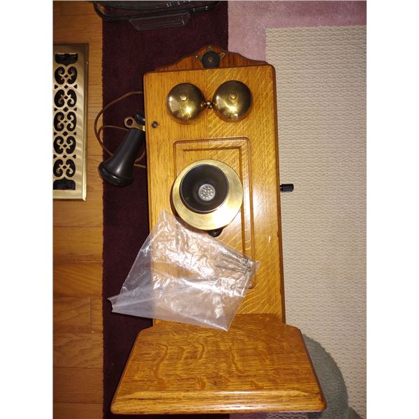 ANTIQUE KELLOGG OAK WALL MOUNT HAND CRANK TELEPHONE, COMPLETE