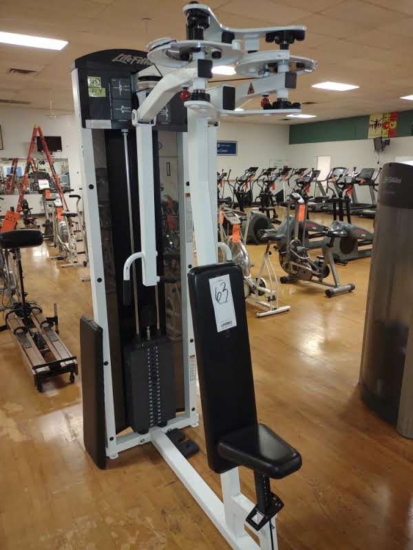 LIFE FITNESS FLY MACHINE