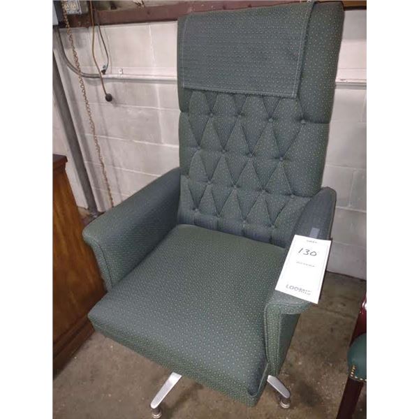 TALL OFFICE CHAIR ON ROLLERS
