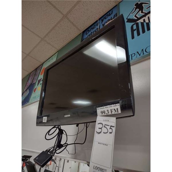 APPROX. 32" TOSHIBA FLATSCREEN TV W/ WALL MOUNTS, WORKS
