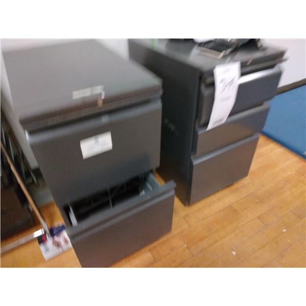 2 FILING CABINETS