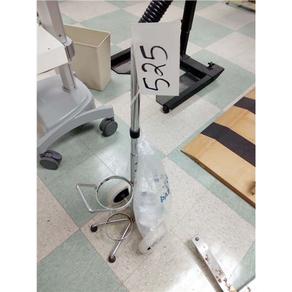 ROLLING OXYGEN TANK HOLDER