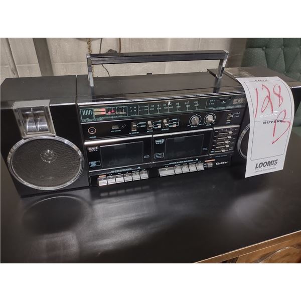 BOOM BOX STEREO/ WORKS GREAT