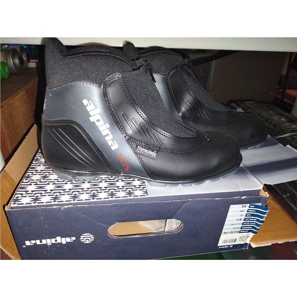 NEW ALPHINA CROSS COUNTRY BOOTS/ MENS  SIZE 10