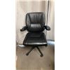 Image 8 : 2 EXECUTIVE GAS LIFT OFFICE CHAIRS