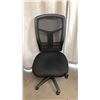 Image 8 : 2 EXECUTIVE MESH BACK GAS LIFT OFFICE CHAIRS