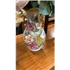Image 2 : 2 VASES WITH ARTIFICIAL FLOWERS AND PLANTS