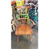 Image 2 : 2 WOOD CHAIRS