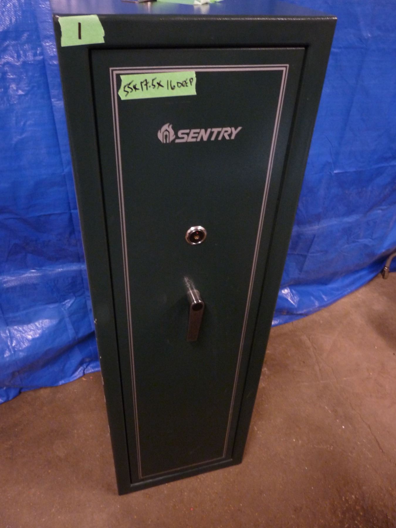 SENTRY MODEL R2210 GUN SAFE with two keys -- No shipping