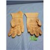 Image 2 : Beautiful pair of soft leather gauntlets size 5- excellent condition