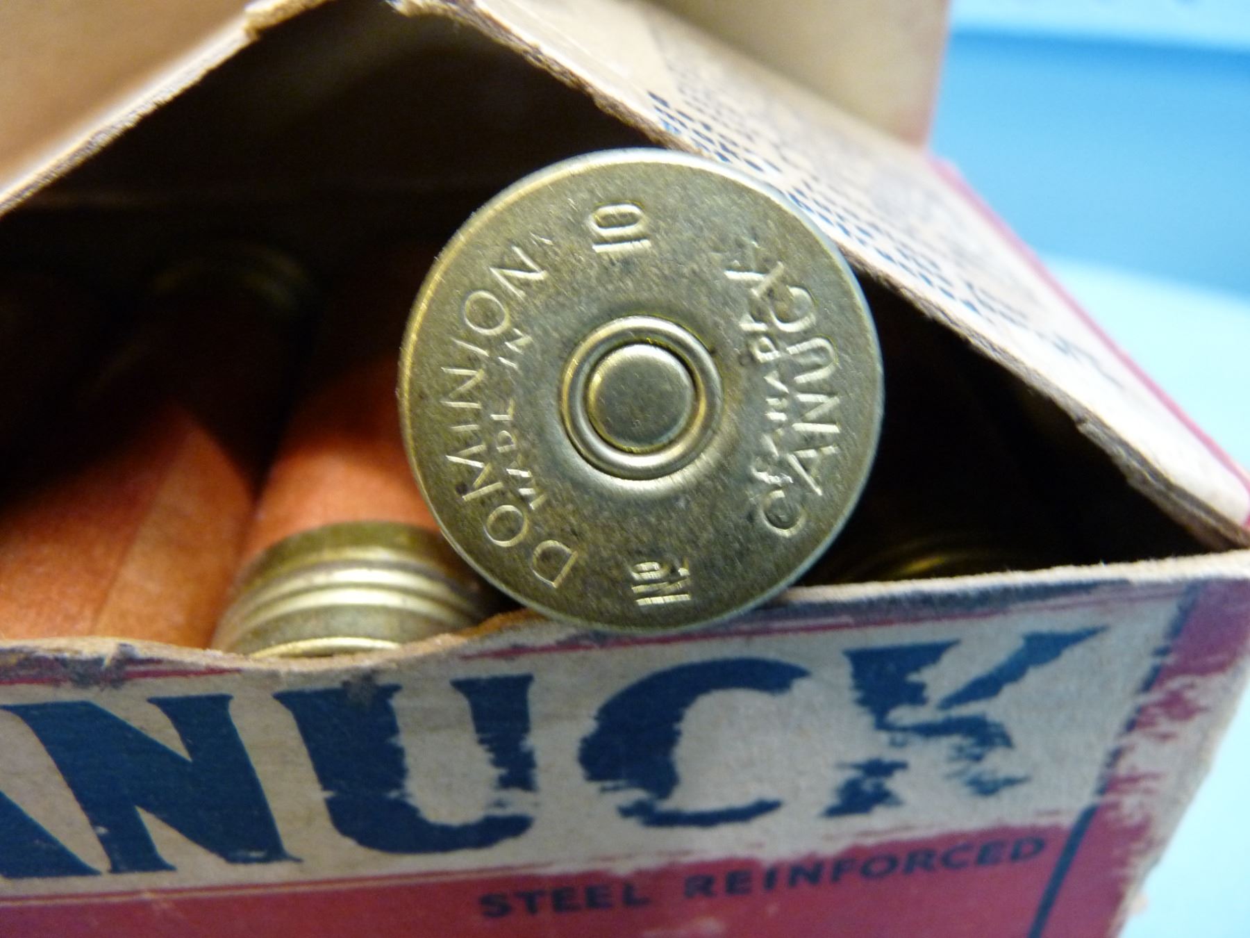 COLLECTOR box CANUCK shotgun shells 10 gauge