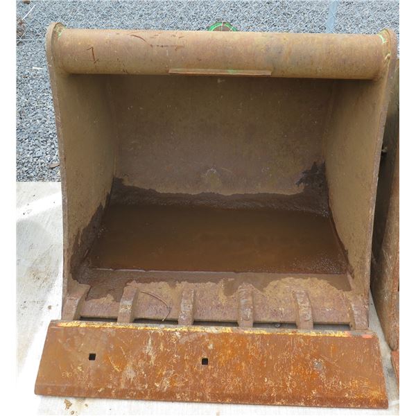 Maui - Heavy Equipment Bucket - Measures 36" Across