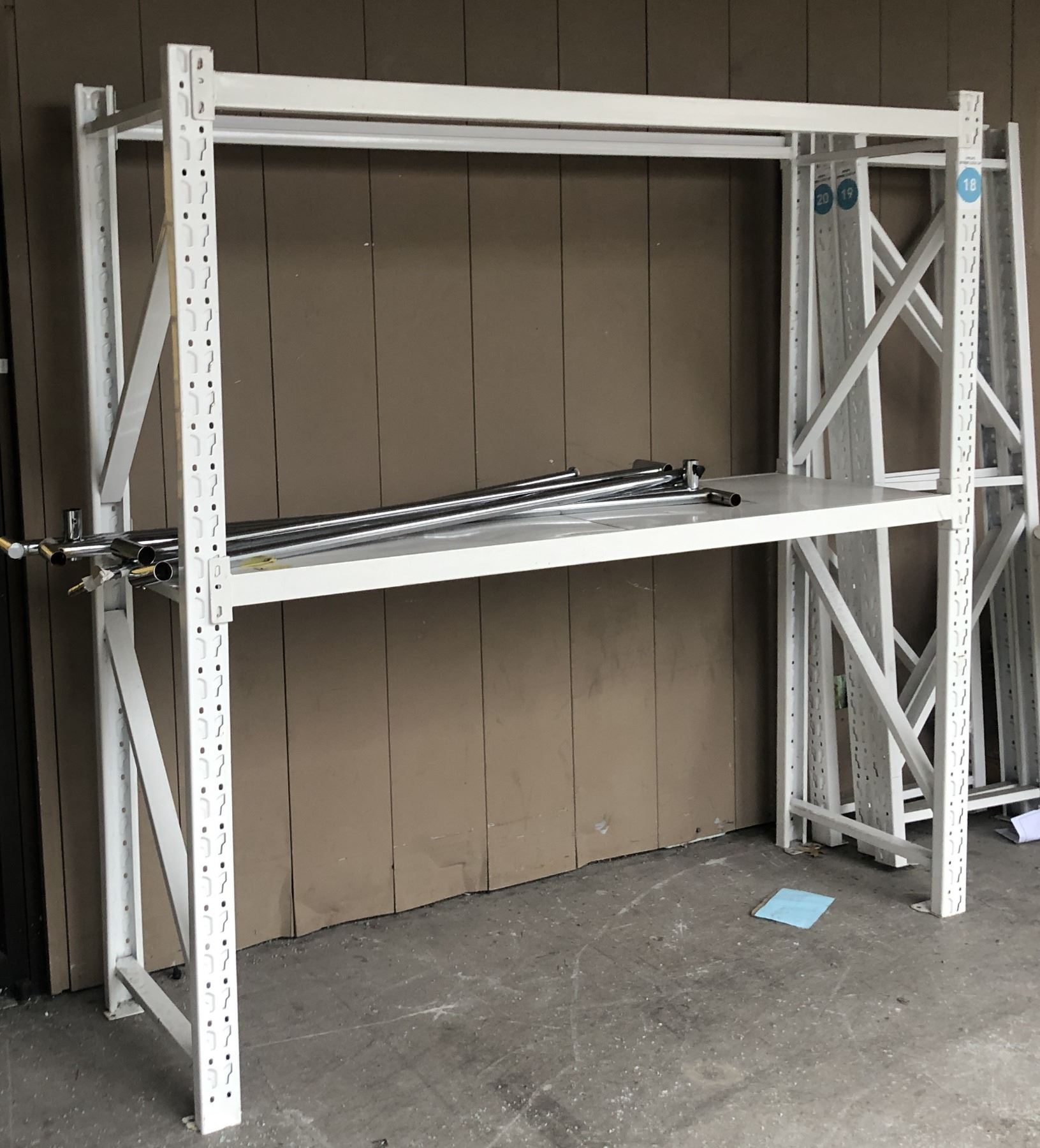Large lot of white metal racking - approx. 5 uprights/ 18 beams & 70pc ...