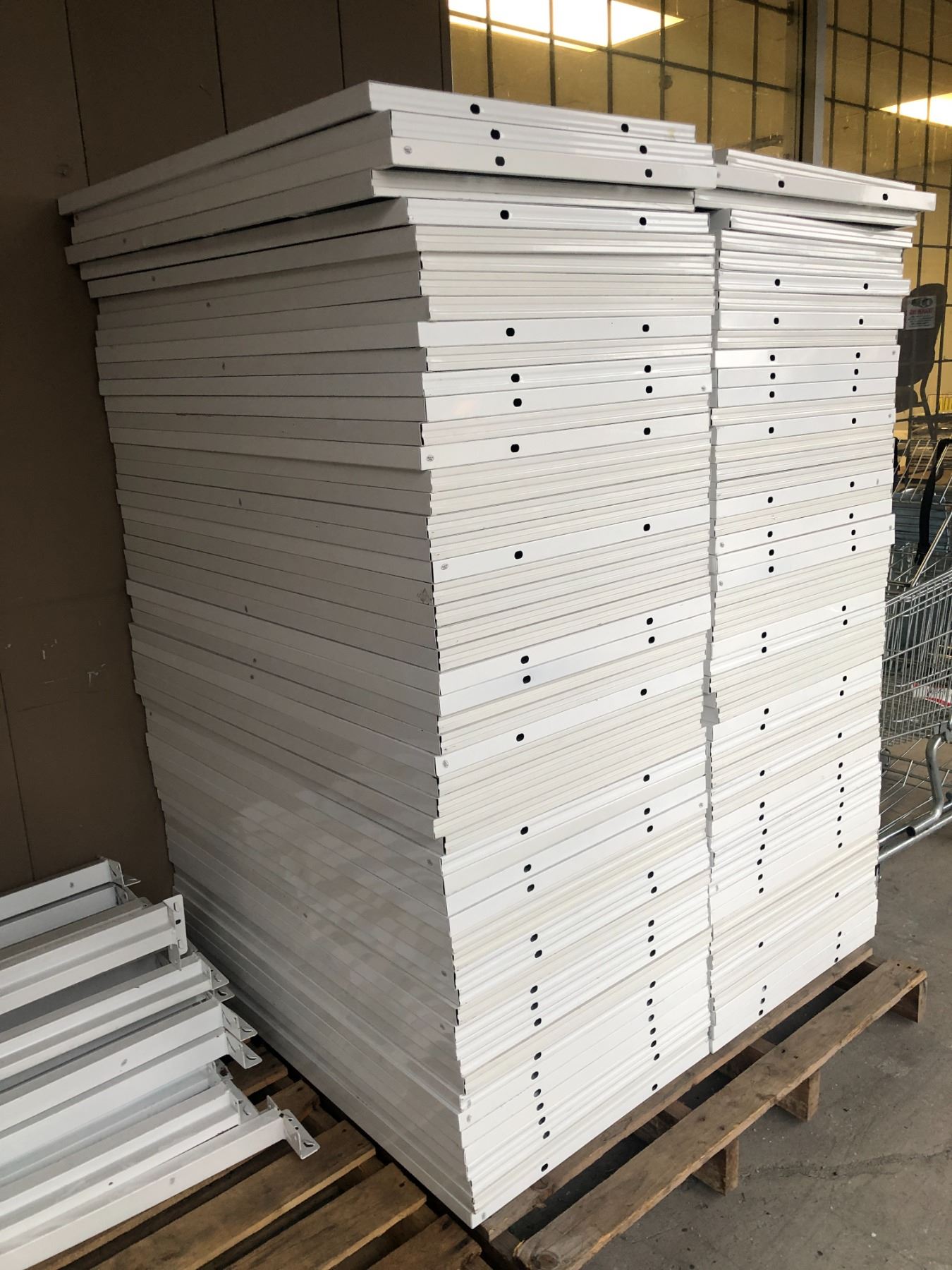 Large lot of white metal racking - approx. 5 uprights/ 18 beams & 70pc ...