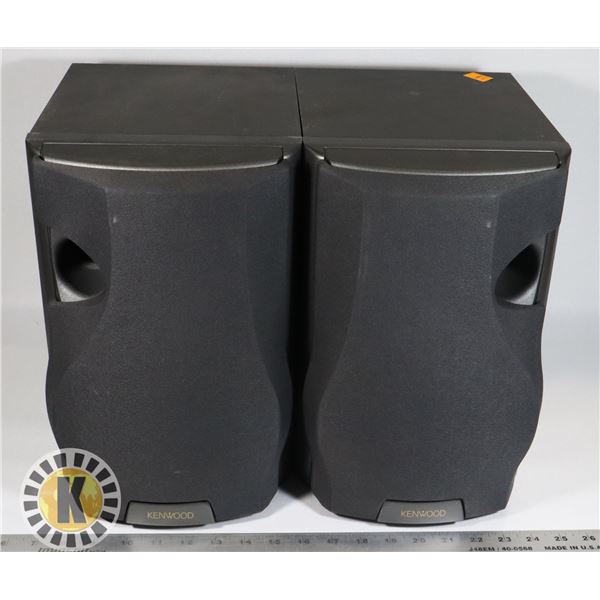 SET OF KENWOOD BOOKSHELF SPEAKERS