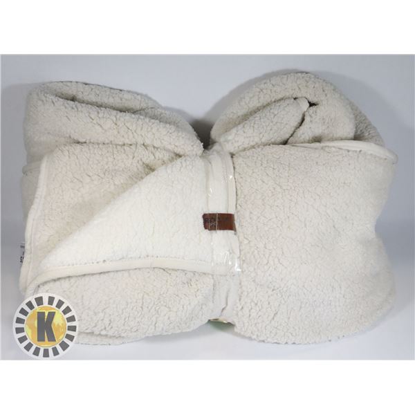 ROOTS HOME PLUSH THROW BLANKET CREAM COLOUR