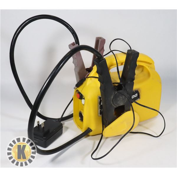 CAR START 1000 (900 PEAK AMPS) WITH CHARGER