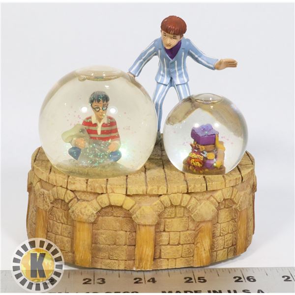 VINTAGE HARRY POTTER LICENSED MUSICAL SNOW GLOBE