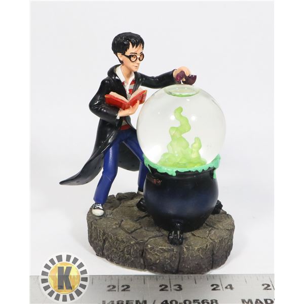 VINTAGE HARRY POTTER LICENSED MUSICAL SNOW GLOBE