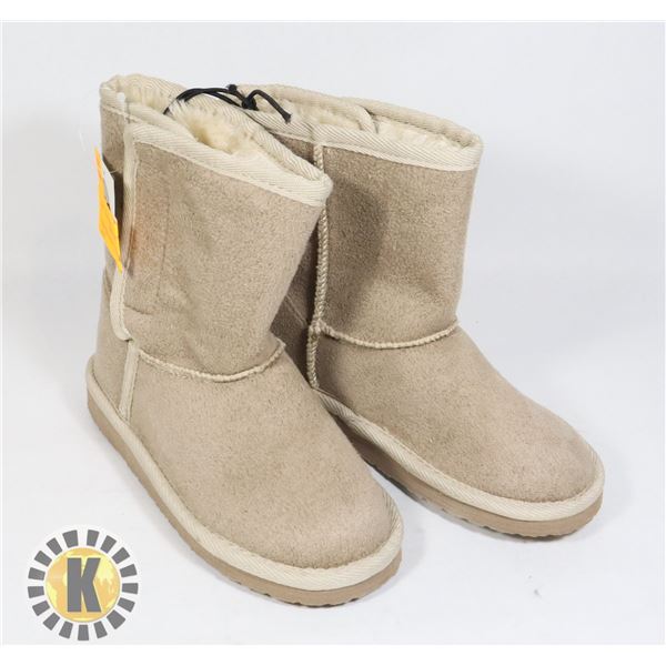 NEW GIRL'S SIZE 11 LINED UGG TYPE BOOT