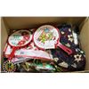 Image 1 : BOX OF ASSORTED VINTAGE CHRISTMAS DECORATIONS