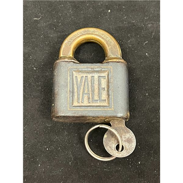 Vintage Yale & Towne Padlock Key The Lock Pin Tumbler Push Works