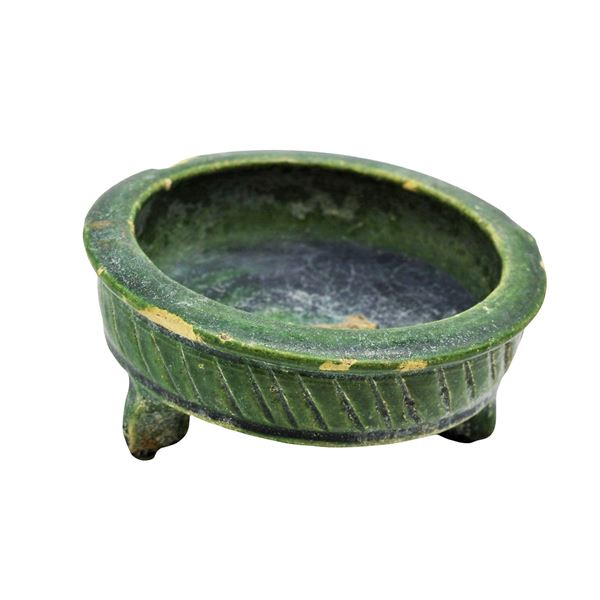 A RARE ISLAMIC UMAYYAD GREEN FOOTED BOWL 8TH CENTURY