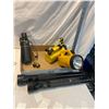 Image 1 : Flashlights need batteries and spray